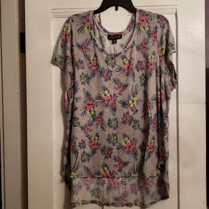 Floral Plus High/Low Tee
